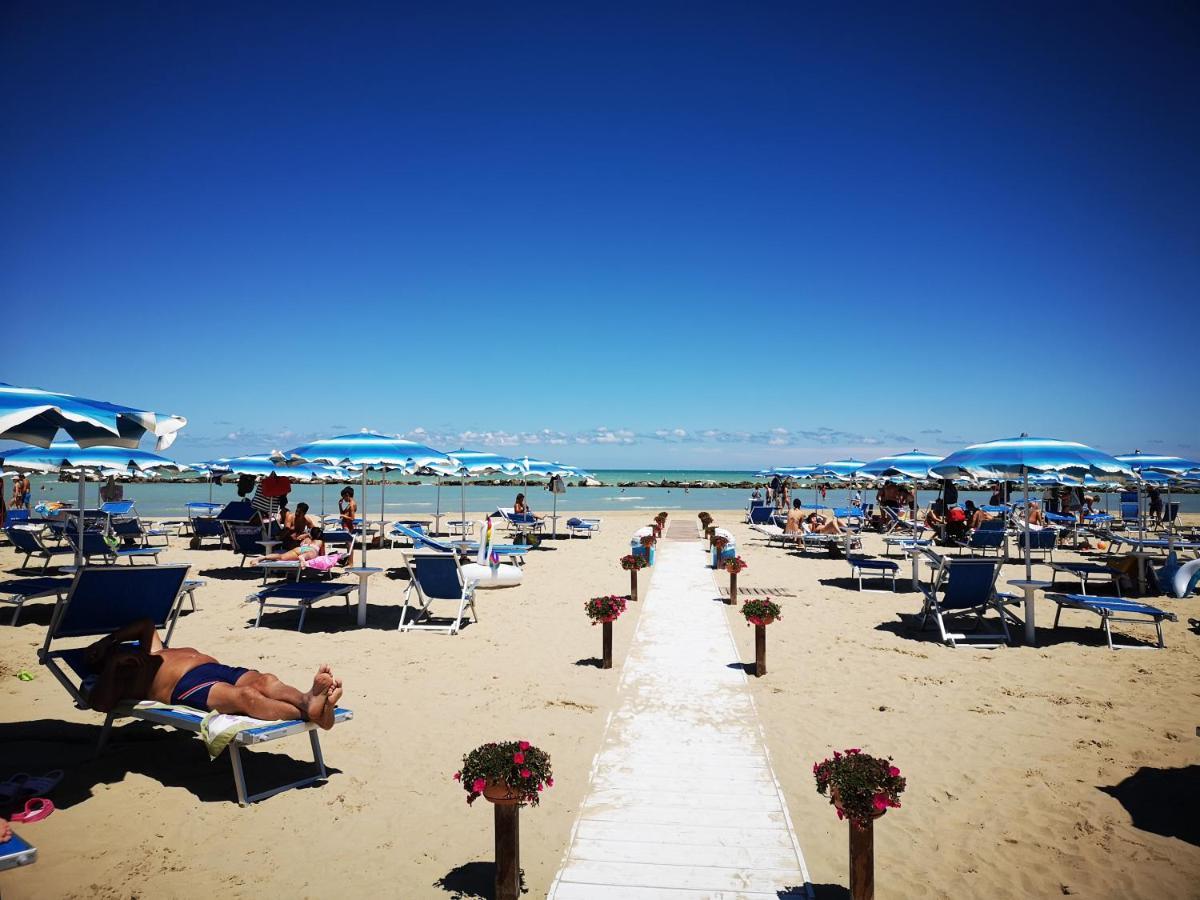 Vacanze Al Mare Appartamento In Villa トリーノ・ディ・サングロ エクステリア 写真