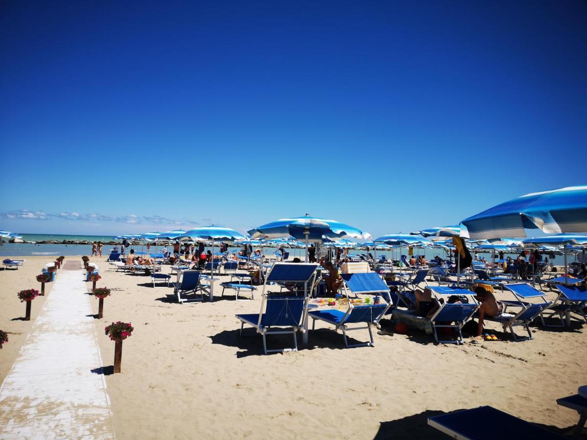 Vacanze Al Mare Appartamento In Villa トリーノ・ディ・サングロ エクステリア 写真