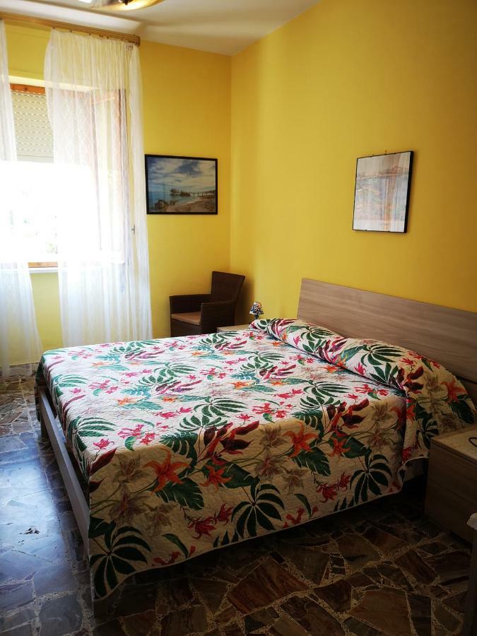Vacanze Al Mare Appartamento In Villa トリーノ・ディ・サングロ エクステリア 写真