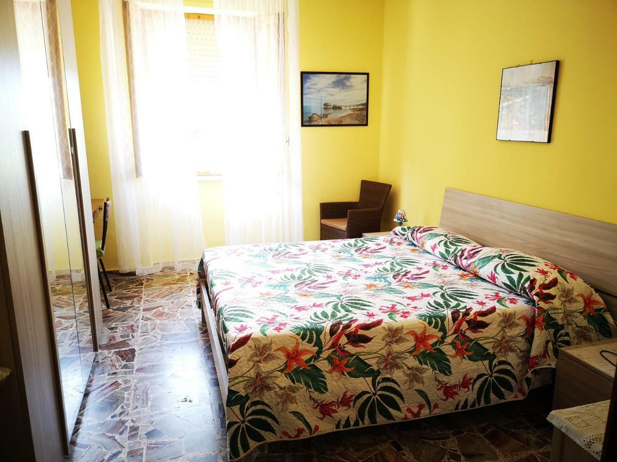 Vacanze Al Mare Appartamento In Villa トリーノ・ディ・サングロ エクステリア 写真